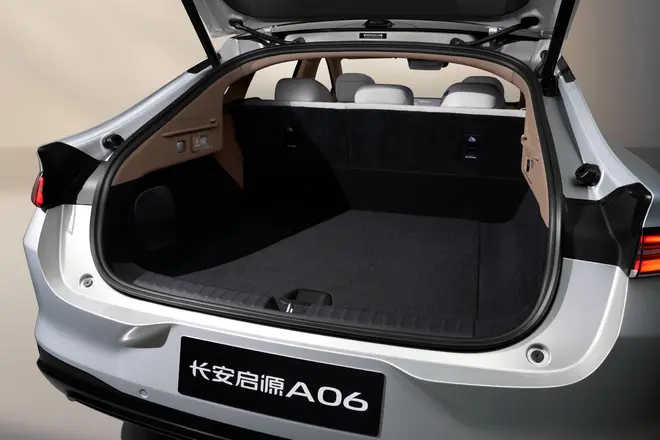 搭激光雷达/800V/6C快充 长安启源A06全球首秀11