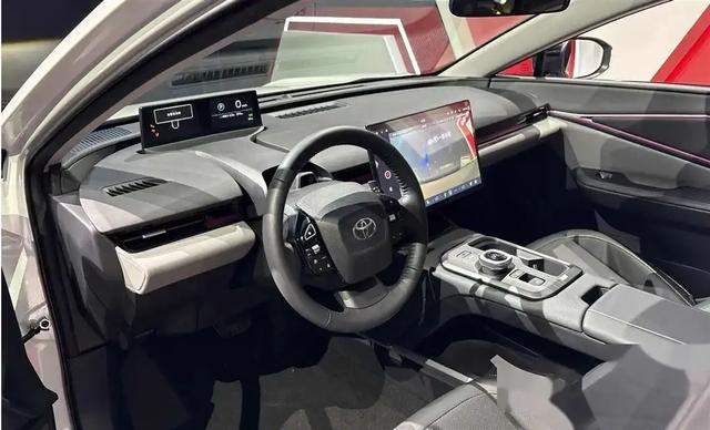 中型纯电轿跑SUV/6月上市 丰田bZ5预售13-16万3