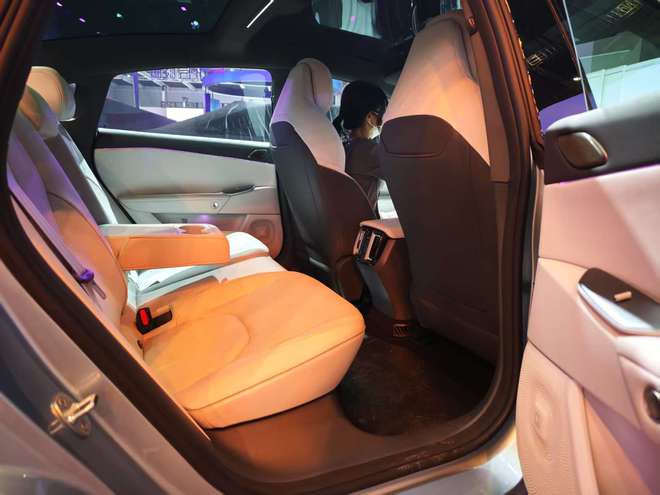 增加AI大模型/座椅升级 新款极狐阿尔法S5售11.98万起5