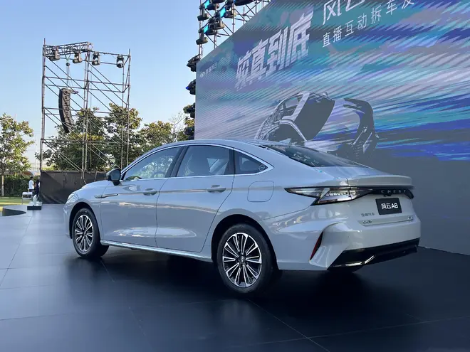 实测百公里油耗2.08L 风云A8新车型上市7.99万起5