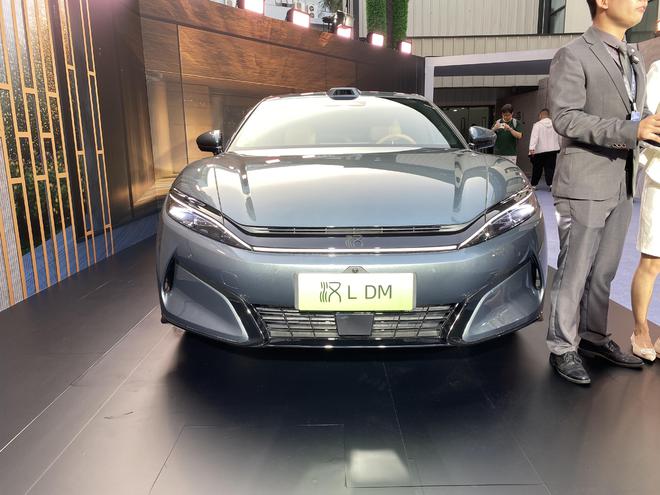 充电1秒2公里全球最快补能 比亚迪汉L上市20.98万起6