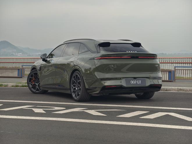 极氪的第二款猎装 007GT限时权益价19.99-22.99万11