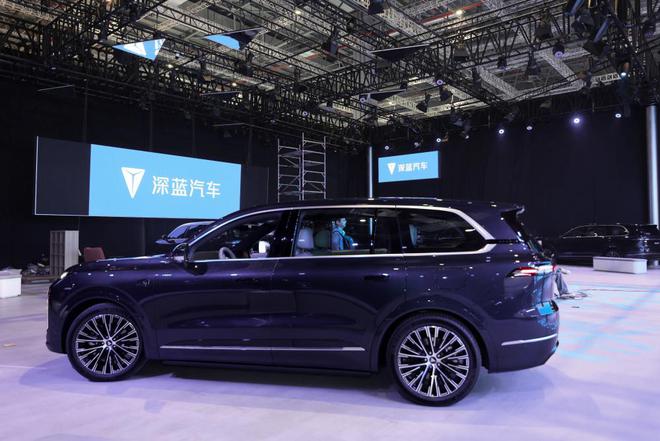 大六座智慧旗舰SUV 深蓝S09预售价23.99万起3