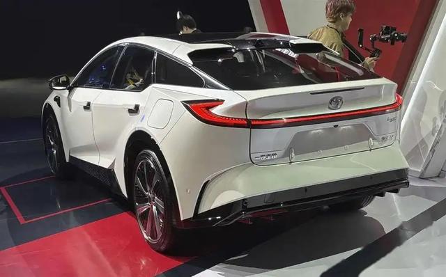 中型纯电轿跑SUV/6月上市 丰田bZ5预售13-16万2