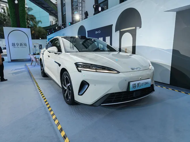 2026款海豹07DM-i 14.98万起 激光雷达+爆胎控制+1585km续航+云辇-C2