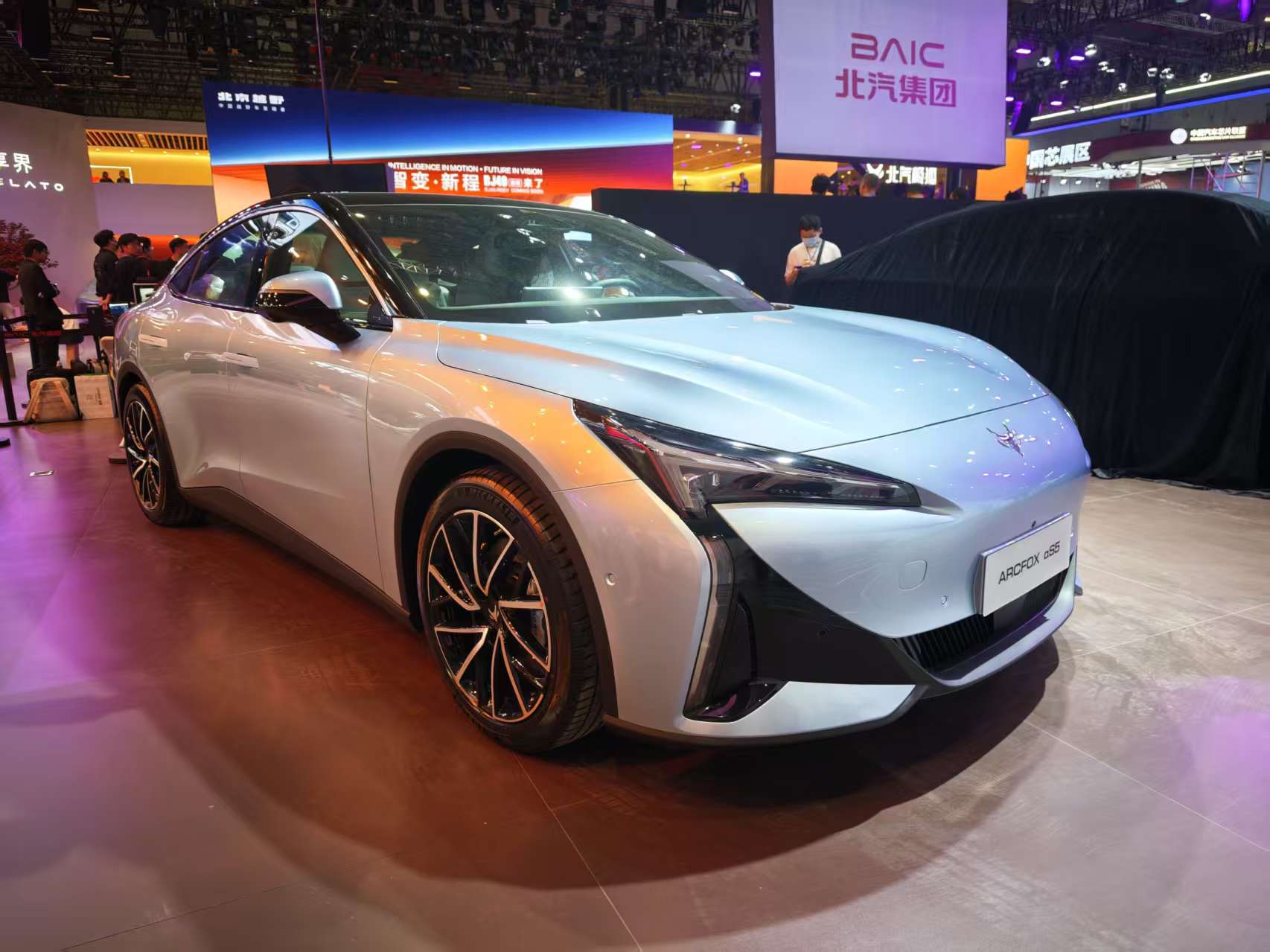 800V超充+3.7秒破百 极狐新阿尔法S5展前亮相