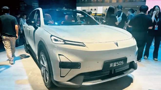 纯电续航520km 深蓝S05纯电版七夕甜蜜上市11.99万元起