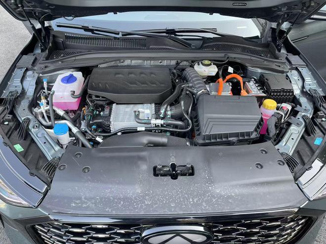 综合油耗1L/续航超2100km 风云A8L售10.99-14.99万27