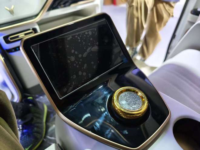 后排配巨幕/四座配置拉满豪华感 岚图梦想家山河版亮相10