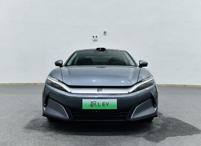 比亚迪汉L/唐L预售27和28万起！全球首搭3万转电机+兆瓦闪充 5分钟充400公里7