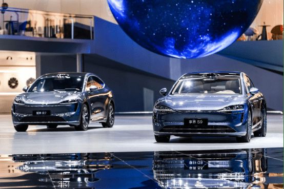 问界M8/享界S9增程版领衔 鸿蒙智行全系车型亮相上海车展4