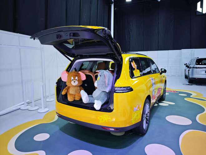 零跑B01/B10/C01/C16等现身 零跑全系展前亮相18
