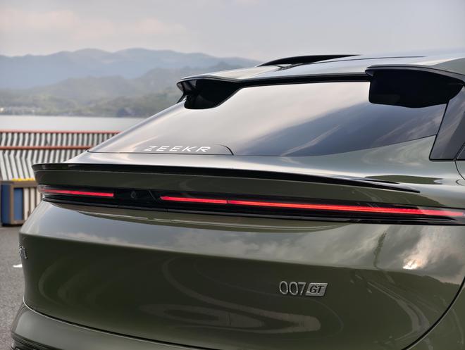 极氪的第二款猎装 007GT限时权益价19.99-22.99万12