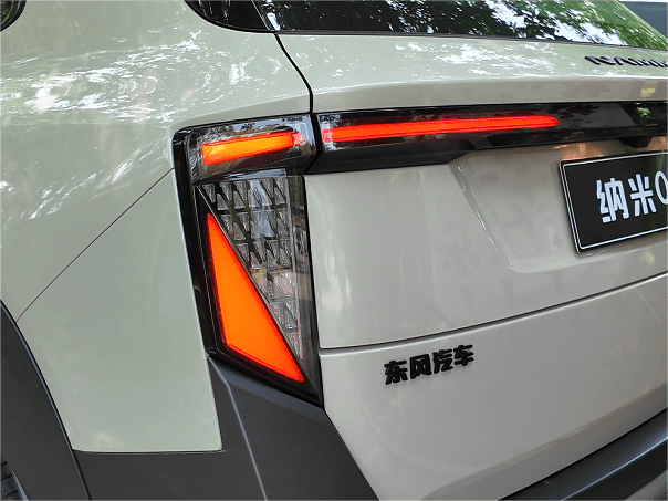 顶配10.99万的方盒子纯电SUV 还带