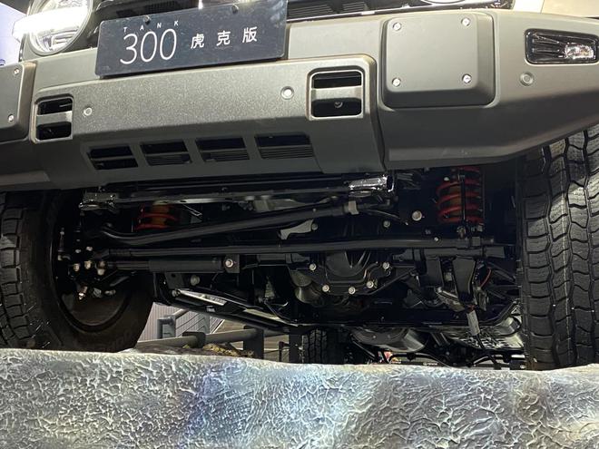 前后硬桥 坦克300虎克版要征服卢比肯小道！4.0T V8也在路上5