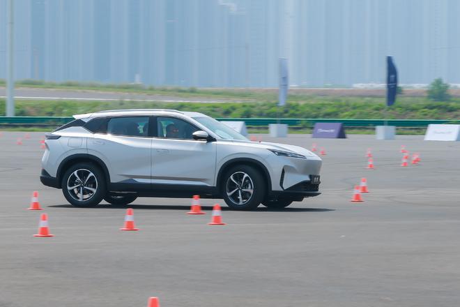 法系底盘搭配中国三电 神龙一直很努力 示界06上市限时10.88万17