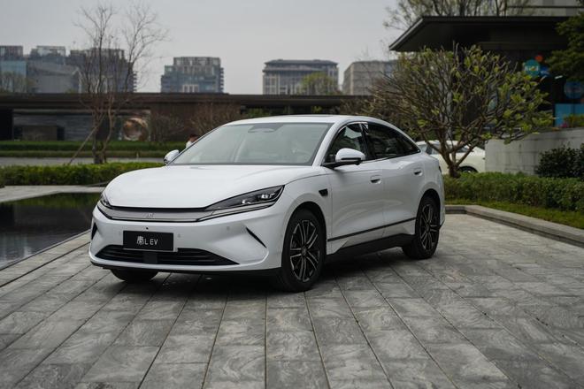 高阶智驾+后驱操控双王炸 比亚迪秦L EV售价11.98万元起4