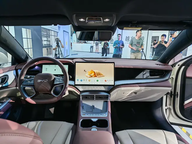 2026款海豹07DM-i 14.98万起 激光雷达+爆胎控制+1585km续航+云辇-C17
