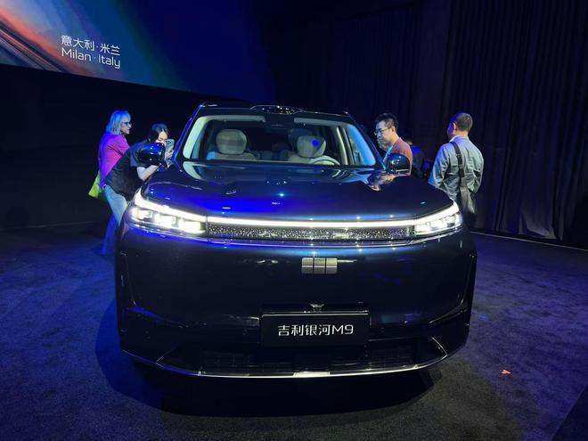 吉利银河M9登陆米兰 重新定义AI科技大六座旗舰SUV5