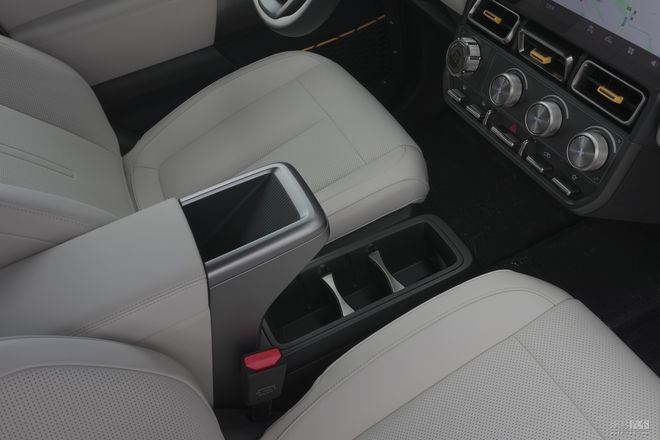 超有趣的电动方盒子登场 iCAR V23售9.98万起24