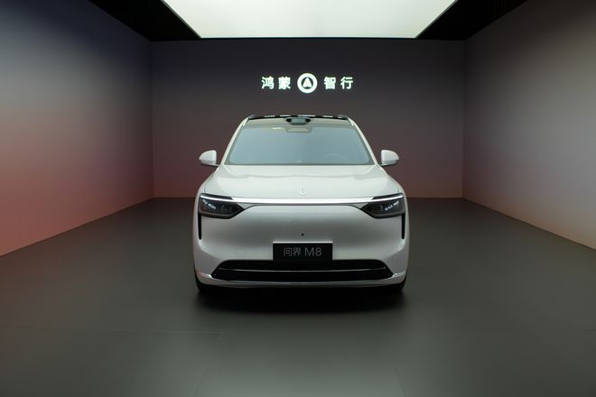 双零重力座椅+ADS3.3智驾 问界M8上市售35.98万起7