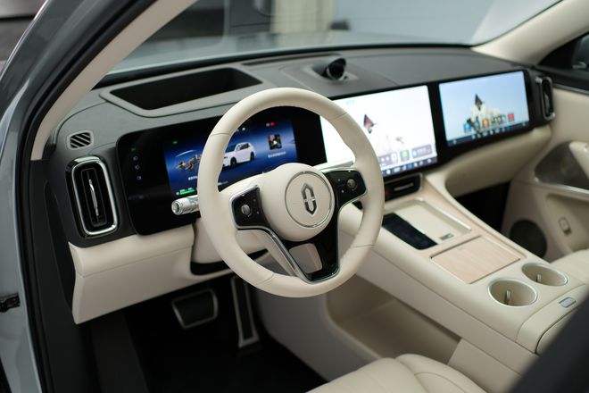 双零重力座椅+ADS3.3智驾 问界M8上市售35.98万起11