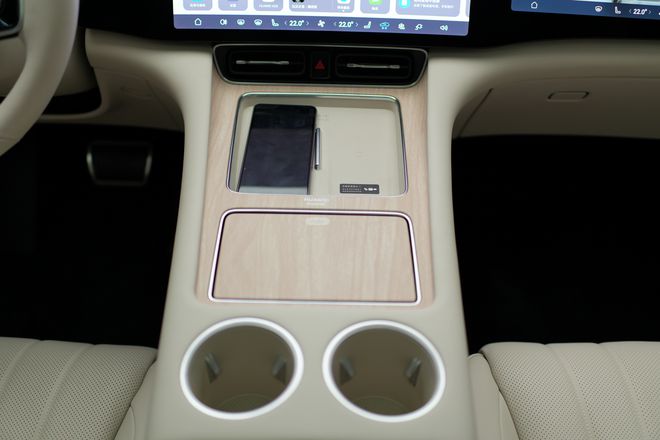 双零重力座椅+ADS3.3智驾 问界M8上市售35.98万起12