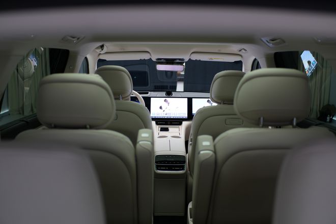 双零重力座椅+ADS3.3智驾 问界M8上市售35.98万起15