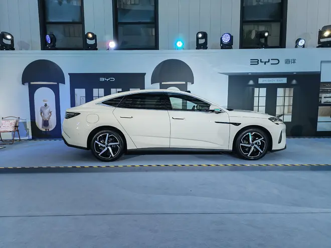2026款海豹07DM-i 14.98万起 激光雷达+爆胎控制+1585km续航+云辇-C10