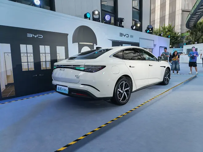 2026款海豹07DM-i 14.98万起 激光雷达+爆胎控制+1585km续航+云辇-C13
