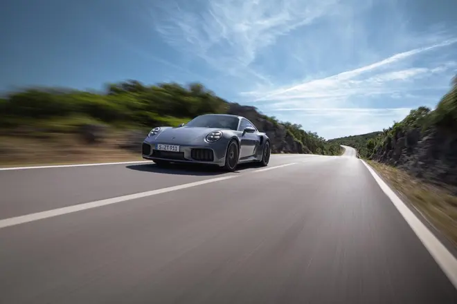 国内售价272.8万起 新款保时捷911 Turbo S首发11