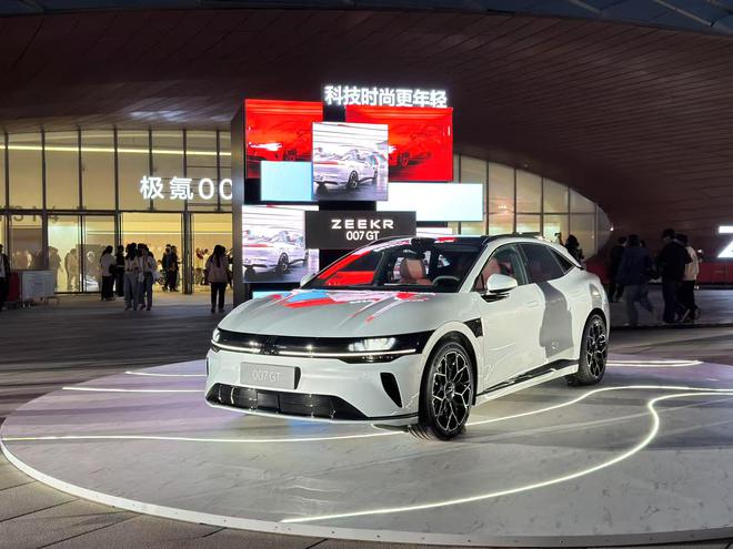 极氪的第二款猎装 007GT限时权益价19.99-22.99万2