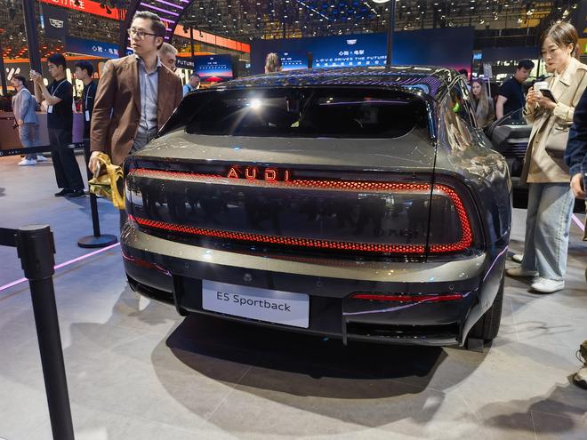 AUDI品牌首款量产车 奥迪E5 Sportback首发亮相3