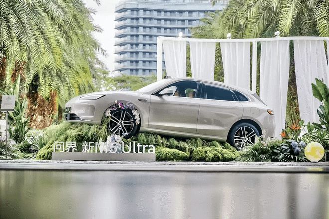 全系搭载华为ADS 3.3 问界新M5 Ultra售22.98万起5