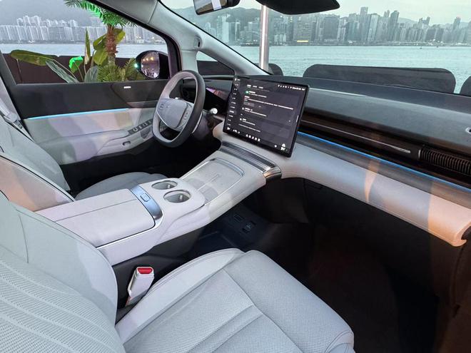 图灵AI智驾/主动后轮转向 2025款小鹏X9售35.98万起6