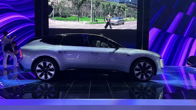 首搭纯电quattro还有59英寸巨屏 奥迪E5 Sportback售23.59万起13