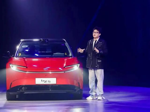 中型纯电轿跑SUV/6月上市 丰田bZ5预售13-16万4