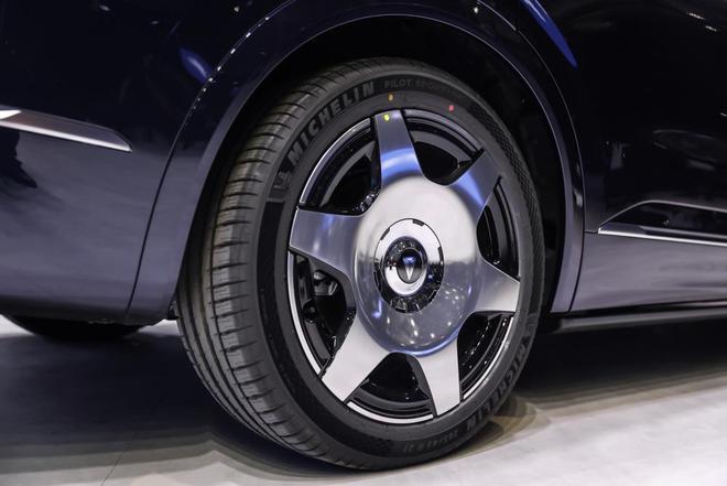 大六座智慧旗舰SUV 深蓝S09预售价23.99万起7