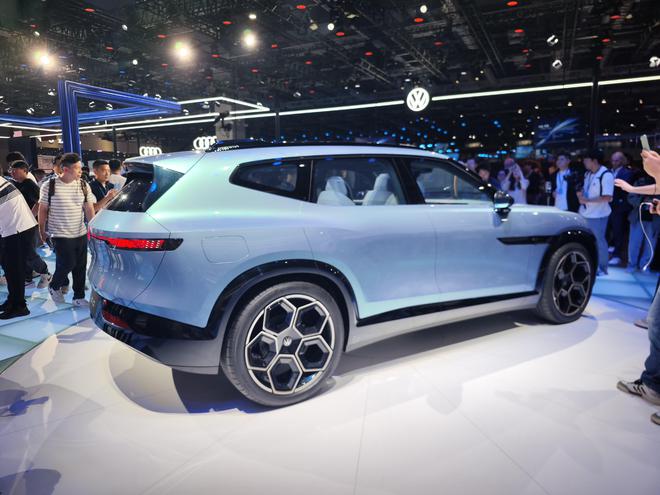 低趴宽体轿跑SUV 金标大众ID.EVO概念车亮相2