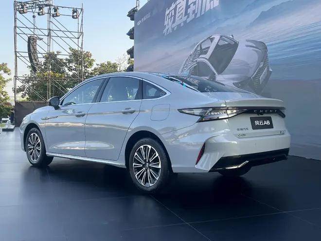 实测百公里油耗2.08L 风云A8新车型上市7.99万起14