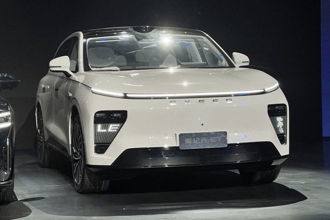 2025款星纪元ET纯电上市 猎鹰智驾三年免费使用