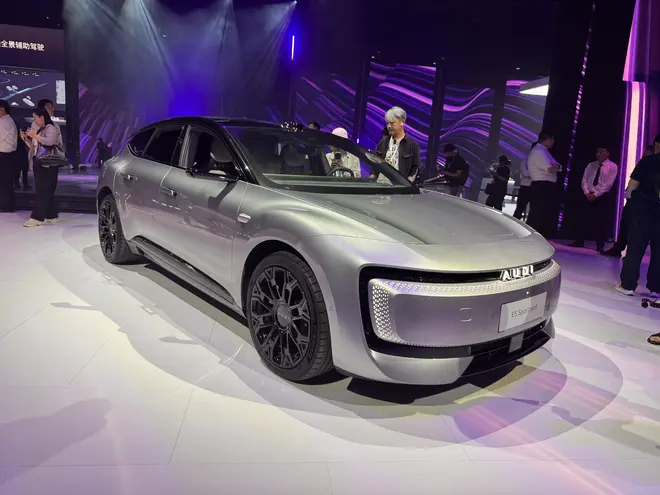 首搭纯电quattro还有59英寸巨屏 奥迪E5 Sportback售23.59万起5