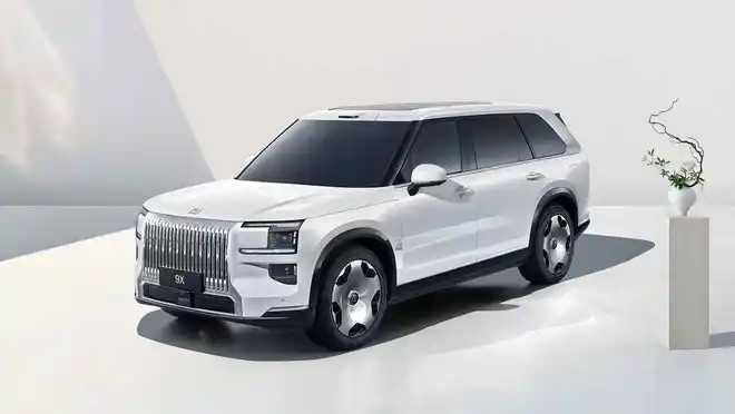 高级感拉满 极氪9X全新配色“极昼白”亮相3