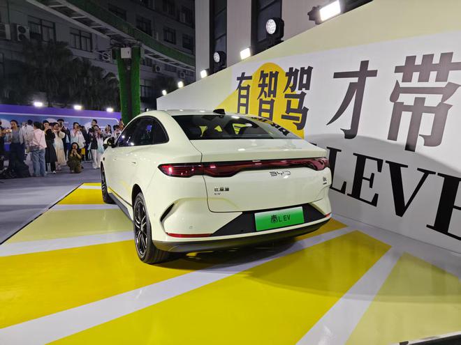 高阶智驾+后驱操控双王炸 比亚迪秦L EV售价11.98万元起6