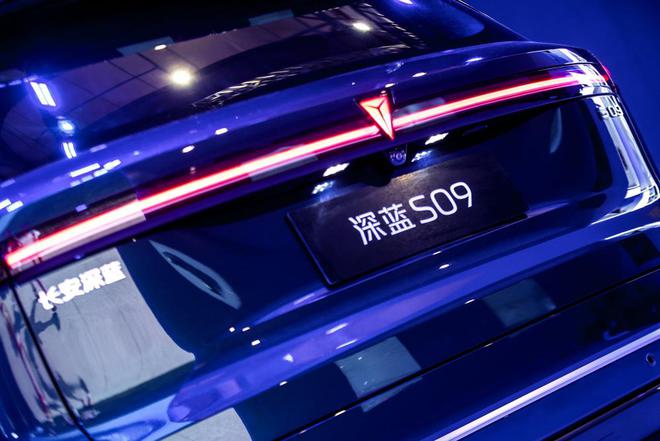大六座智慧旗舰SUV 深蓝S09预售价23.99万起6