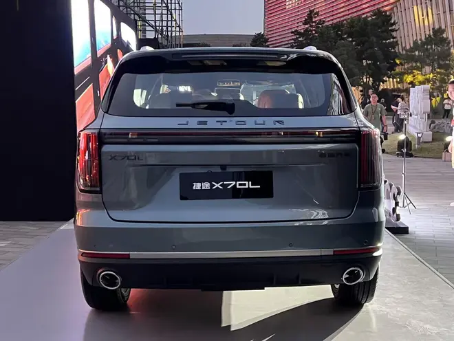 搭CDC电磁悬挂不晕车，捷途X70L预售限时10.99万起9