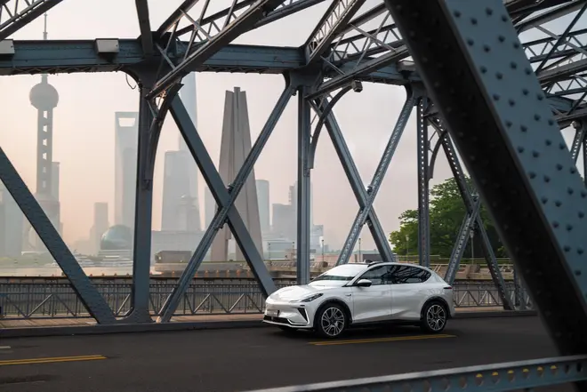 全系标配800V/续航700km 智己LS7焕新版正式上市