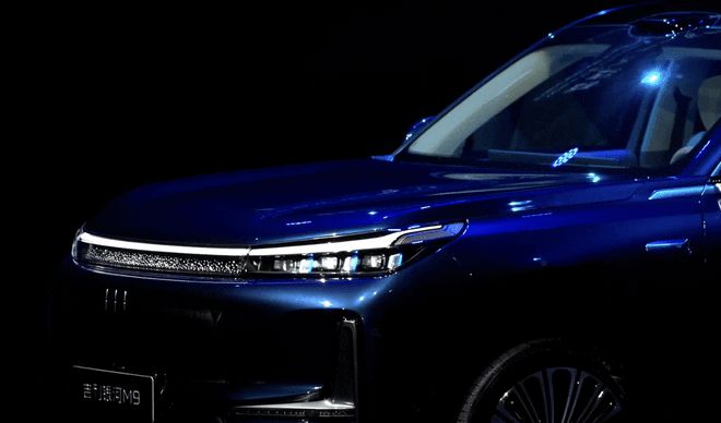 吉利银河M9登陆米兰 重新定义AI科技大六座旗舰SUV3