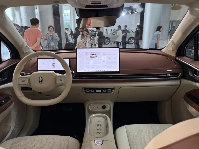 功能升级/续航提升 2025款欧拉好猫限时售价7.98万起7
