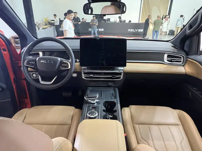 2.3T柴油+8AT动力 智能实用皮卡RELY威麟R08亮相10
